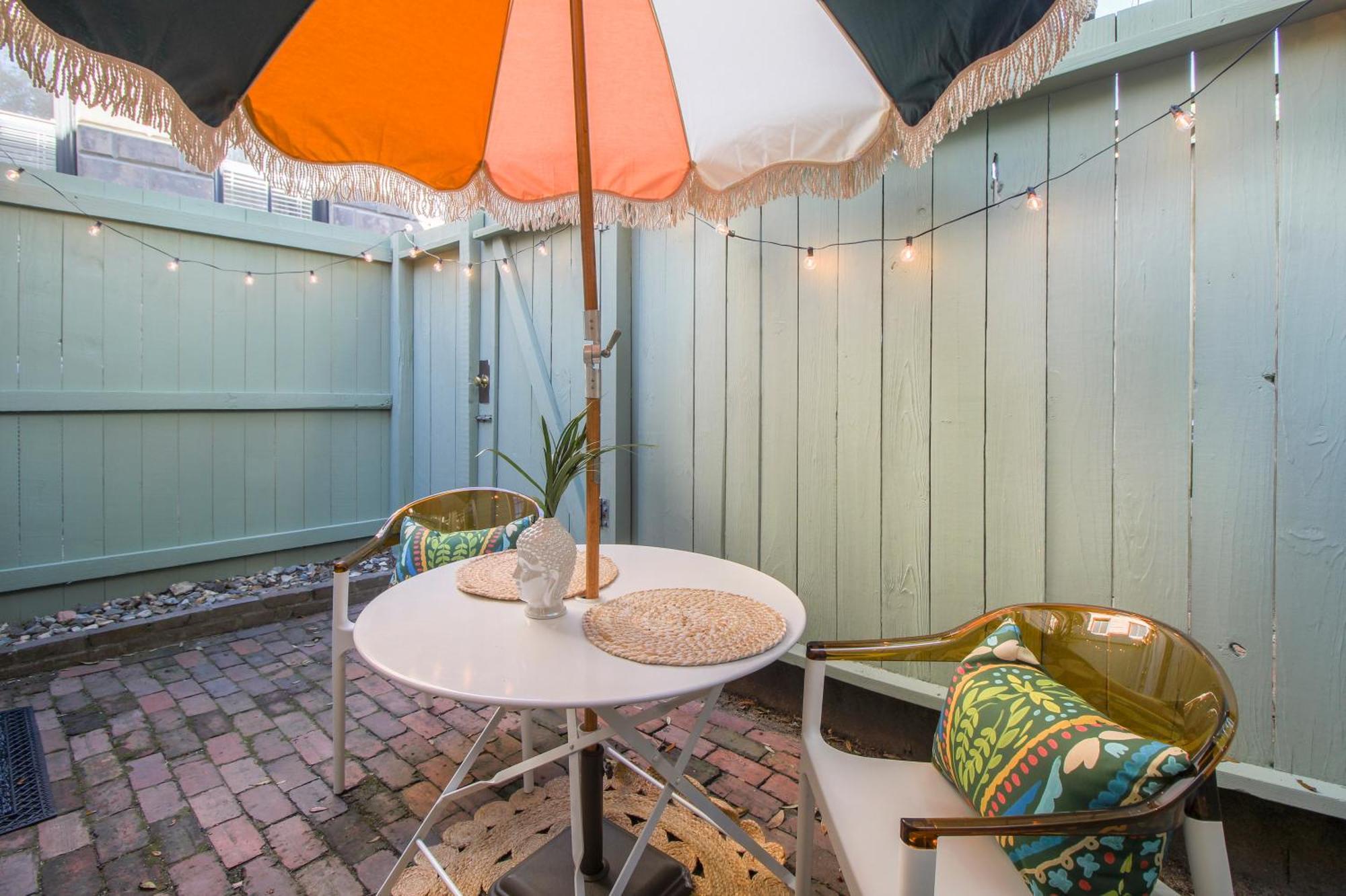 Appartement Private Patio Retreat In Charming Downtown à Savannah Extérieur photo